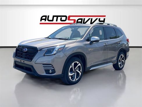 Used 2022 Subaru Forester Touring image 3