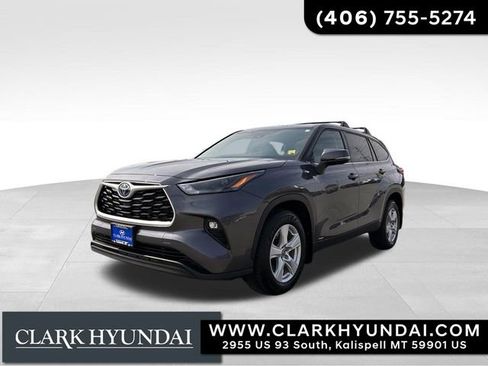 Used 2022 Toyota Highlander LE image 1