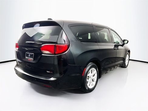 Used 2018 Chrysler Pacifica Touring Plus w/ S Appearance Package image 7
