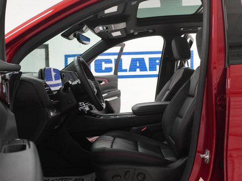 Used 2024 Chevrolet Traverse RS w/ LPO, Floor Liner Package FWD image 19