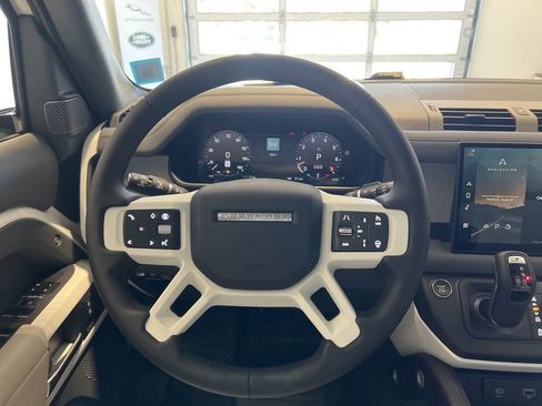 New 2024 Land Rover Defender 110 SE image 23
