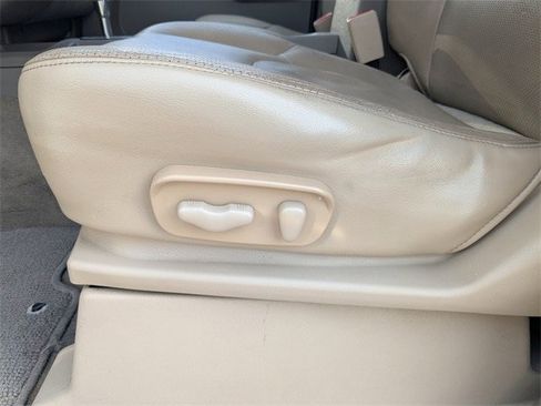 Used 2014 Nissan Frontier SL w/ SL Moonroof Package image 31