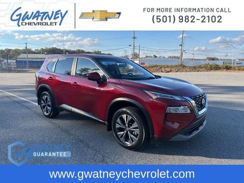 Used 2023 Nissan Rogue SV image 3
