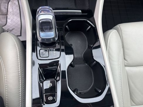 Certified 2023 Volvo XC40 B5 Plus w/ Driver Assist Package AWD/4WD image 28