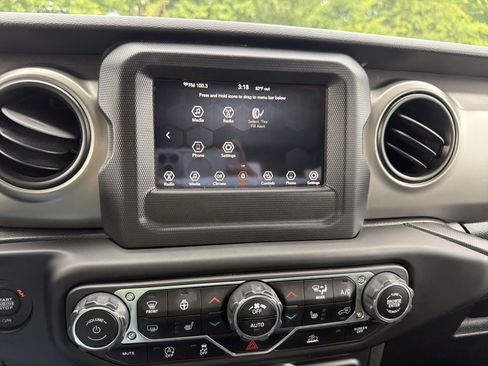 Used 2021 Jeep Wrangler Willys AWD/4WD image 21