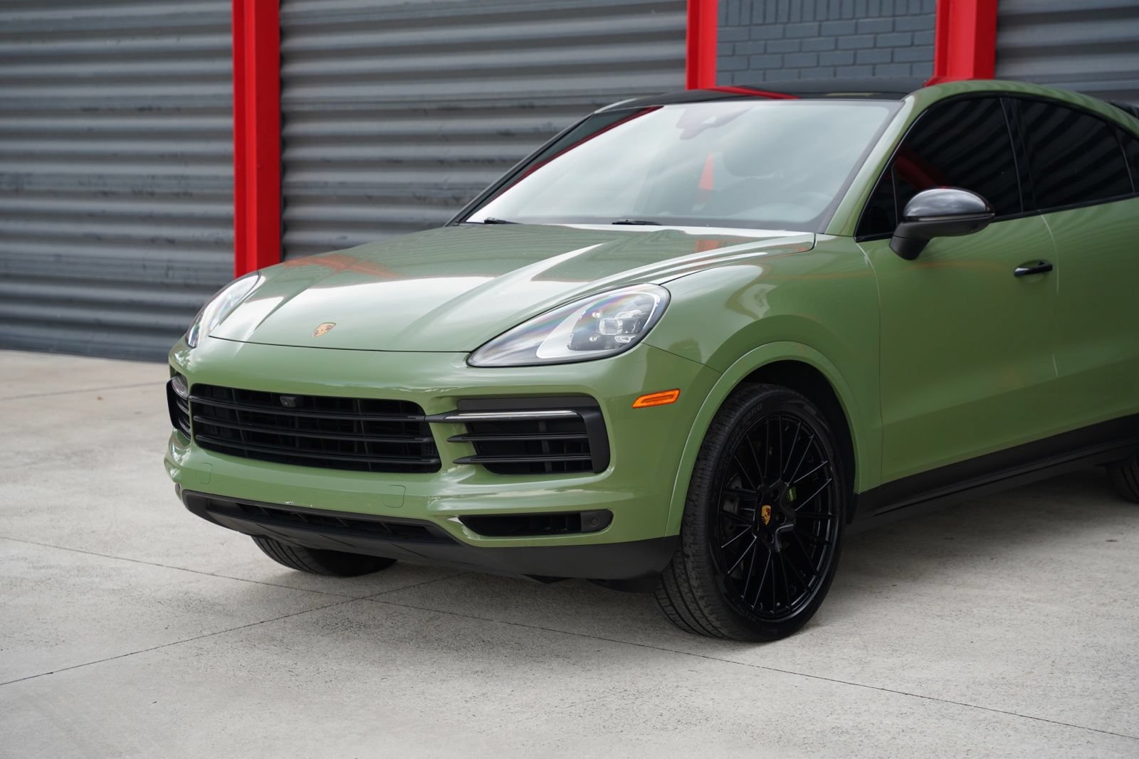 Used 2022 Porsche Cayenne Coupe AWD/4WD image 5
