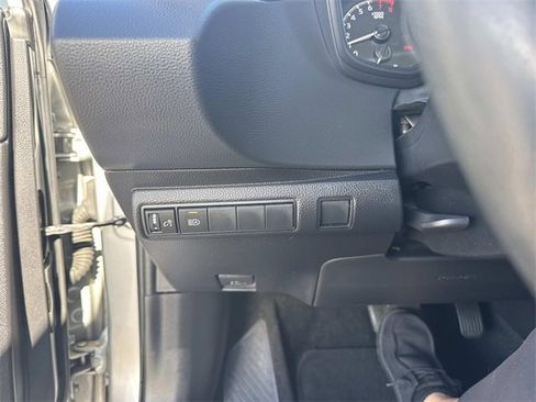 Used 2022 Toyota Corolla LE image 27