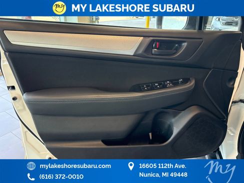 Used 2019 Subaru Outback 2.5i AWD/4WD image 11