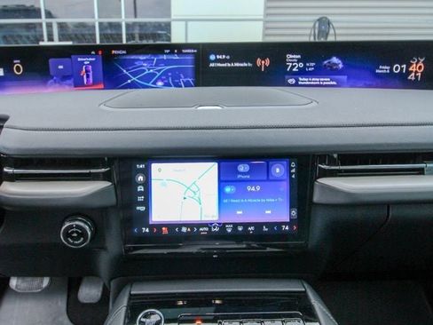 Used 2025 Lincoln Navigator L Reserve w/ Jet Appearance Package image 30