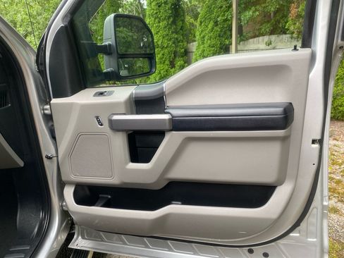 Used 2018 Ford F250 XLT w/ Snow Plow Prep Package AWD/4WD image 21