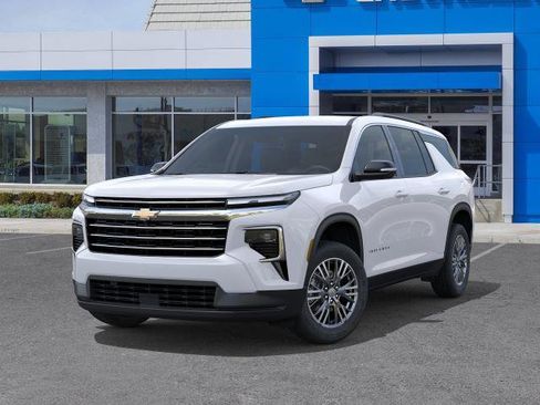 New 2027 Chevrolet Traverse LT w/ LPO, Floor Liner Package FWD image 6