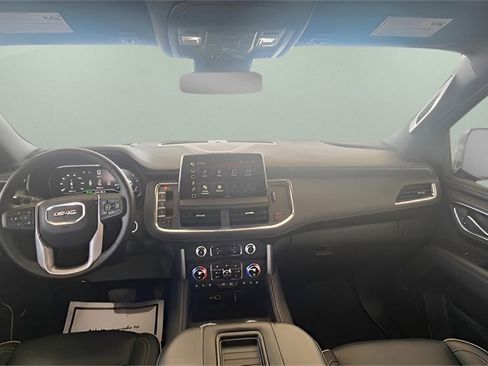 Used 2024 GMC Yukon SLT w/ SLT Luxury Package image 18