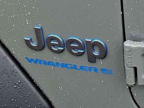 Used 2023 Jeep Wrangler Unlimited w/ Cold Weather Group AWD/4WD image 29