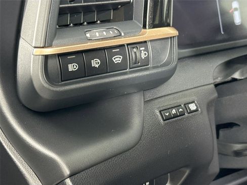 Used 2025 Toyota Crown Signia image 14