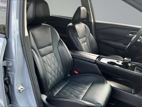 Used 2025 Nissan Rogue Platinum FWD image 29