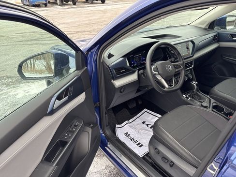 Used 2024 Volkswagen Taos SE image 15