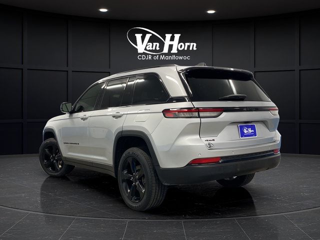 Used 2023 Jeep Grand Cherokee Altitude AWD/4WD image 5