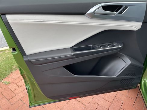 New 2025 Volkswagen Taos SE image 13