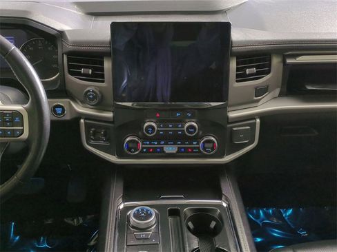 Used 2022 Ford Expedition XLT image 21