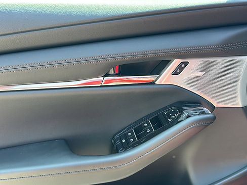 New 2025 MAZDA MAZDA3 Hatchback w/Premium Plus Pkg image 13