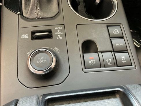 Used 2023 Toyota Highlander XSE AWD/4WD image 16