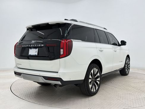Used 2025 Ford Expedition Platinum w/ Driver's Package AWD/4WD image 9