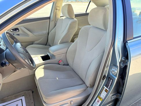 Used 2010 Toyota Camry LE image 44