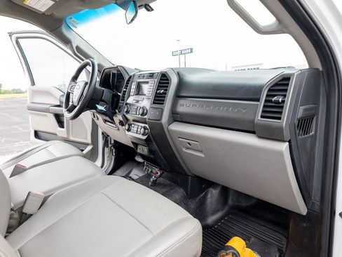 Used 2019 Ford F550 2WD Regular Cab Super Duty image 12