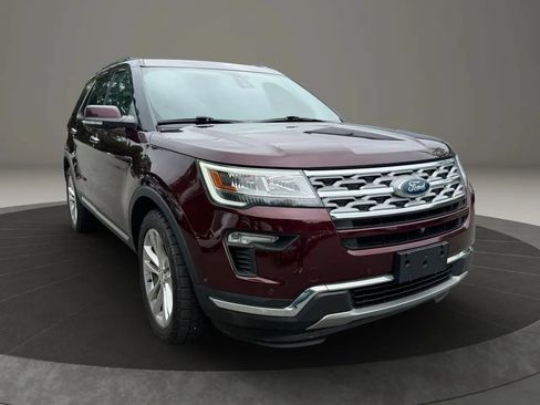 Used 2018 Ford Explorer Limited w/ Equipment Group 301A AWD/4WD image 3