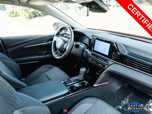 Used 2025 Toyota Camry LE FWD image 10