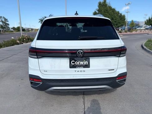 Used 2025 Volkswagen Taos SE AWD/4WD image 9