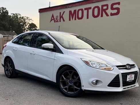 Used 2014 Ford Focus SE w/ Equipment Group 201A FWD image 1