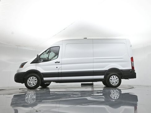 New 2026 Ford E-Transit 148 Medium Roof w/ Load Area Protection Package RWD image 7