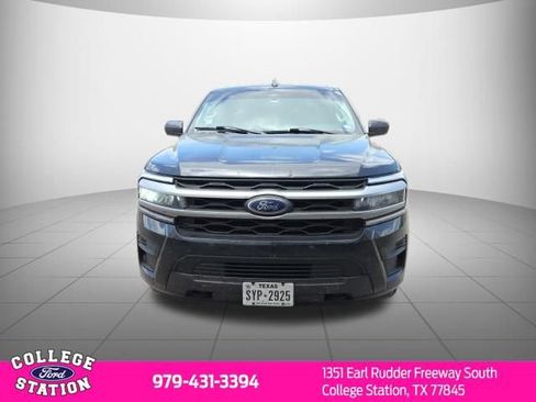 Used 2022 Ford Expedition XLT image 2