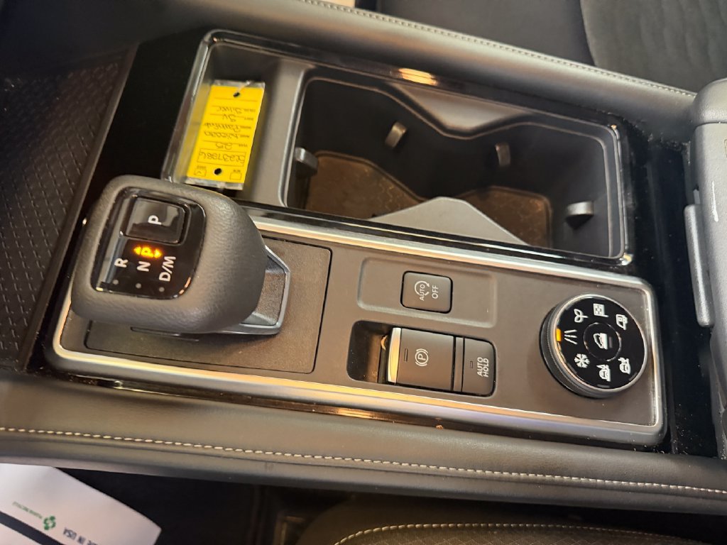 Used 2025 Nissan Pathfinder SV AWD/4WD image 15