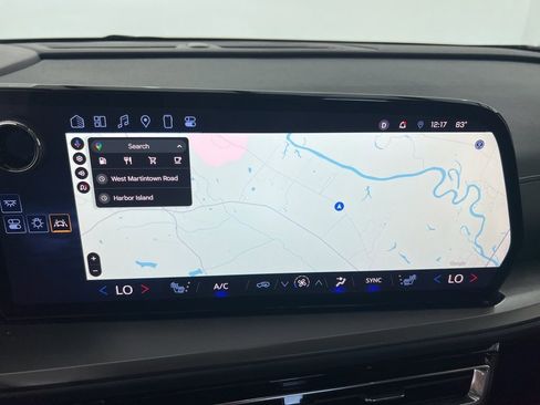 Used 2025 Chevrolet Traverse LT w/ Sun and Wheel Package image 13