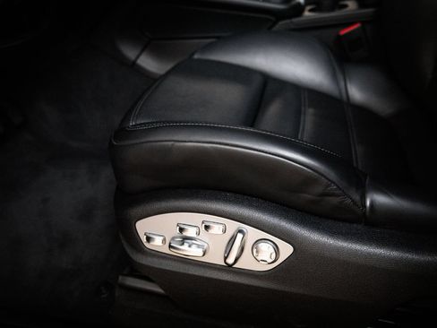 Certified 2023 Porsche Macan Turbo AWD/4WD image 14