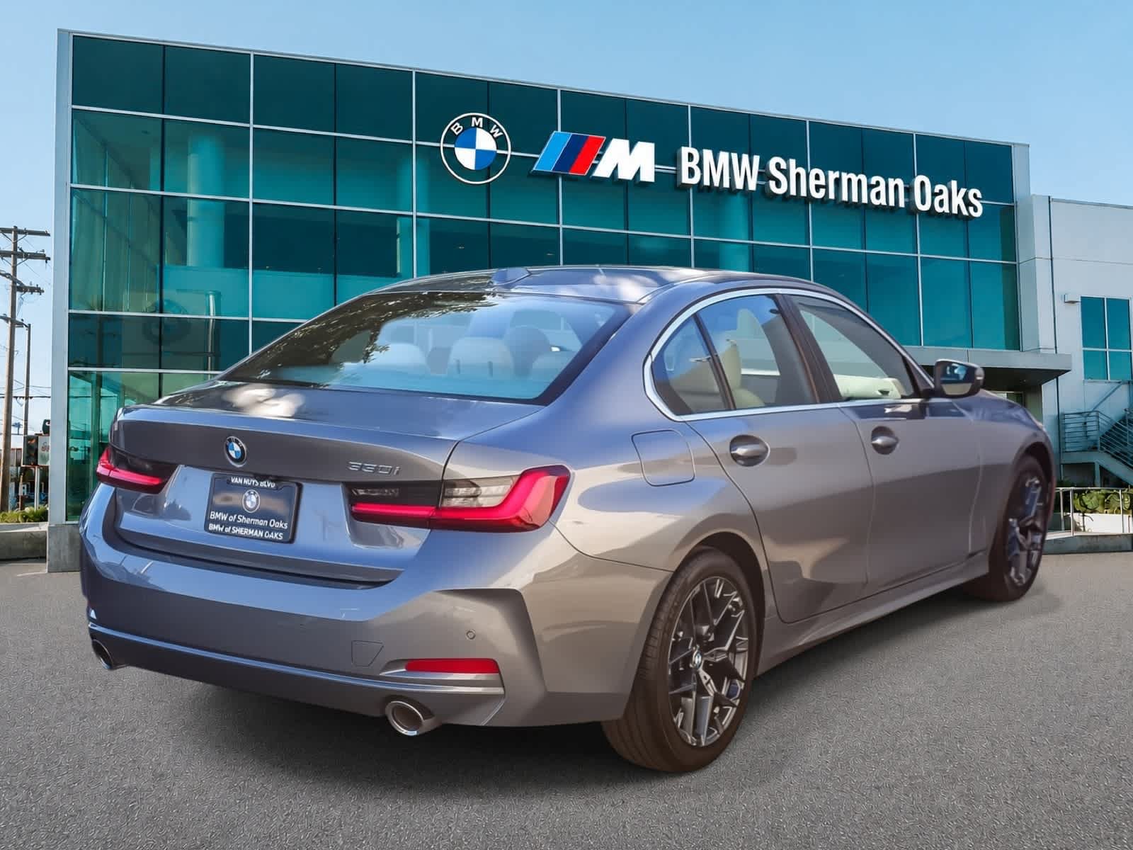Used 2026 BMW 330i Sedan w/ Premium Package RWD image 7