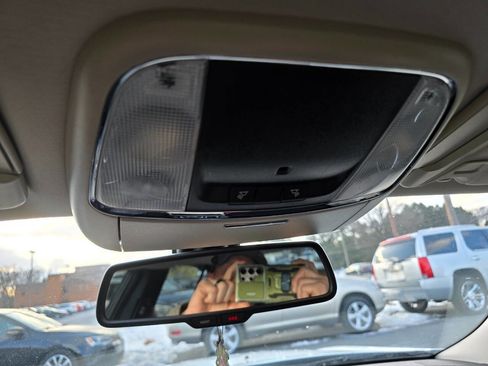 Used 2019 Chrysler 300 Touring w/ Sport Appearance Package image 19