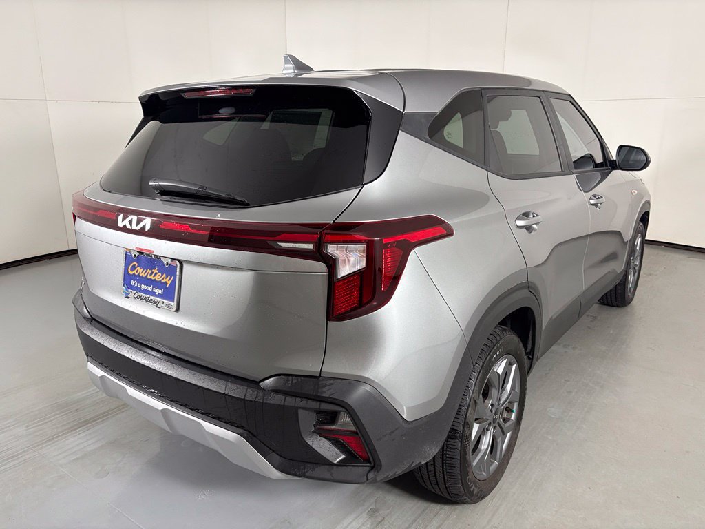 New 2026 Kia Seltos LX FWD image 8