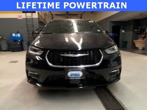 New 2026 Chrysler Pacifica Select image 3