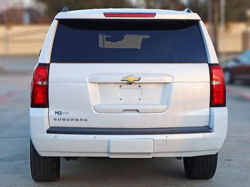 Used 2020 Chevrolet Suburban LT image 4