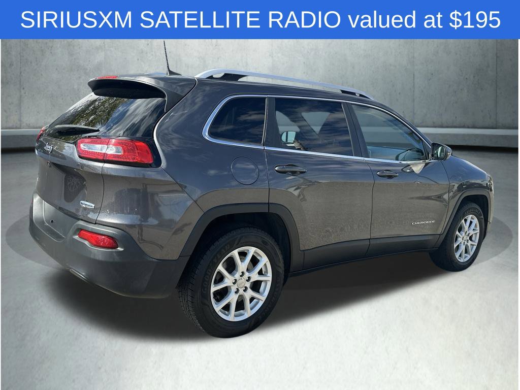 Used 2016 Jeep Cherokee Latitude w/ Cold Weather Group AWD/4WD image 7