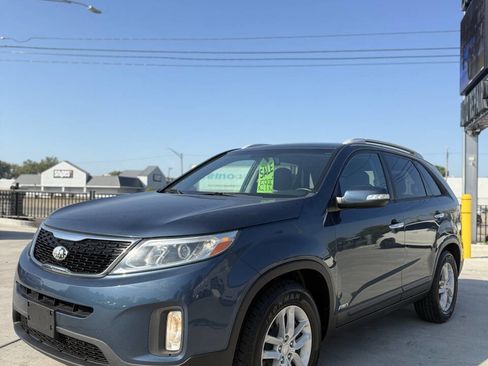 Used 2015 Kia Sorento LX image 3