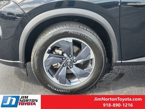 Used 2025 Nissan Rogue SV FWD image 12