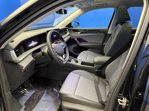 New 2026 Volkswagen Tiguan SE image 13