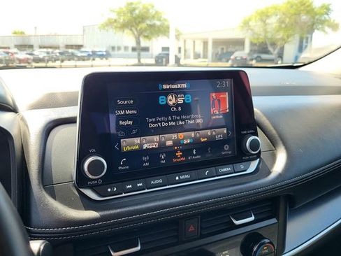 Used 2025 Nissan Rogue SV AWD/4WD image 6