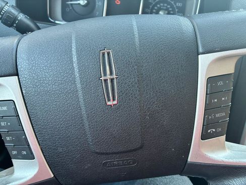 Used 2010 Lincoln MKX AWD image 19