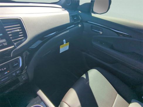 New 2026 Honda Ridgeline Black Edition image 17