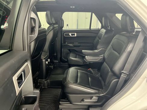 Used 2020 Ford Explorer XLT w/ Equipment Group 202A AWD/4WD image 24